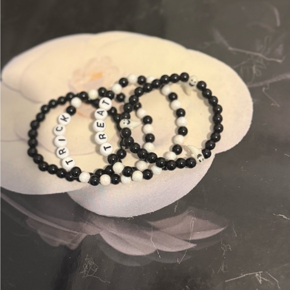 Black and White Beaded Halloween Bracelets set of four - Picture 2 of 4